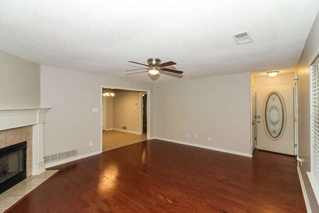 Photo - 3412 Pendulum Dr E