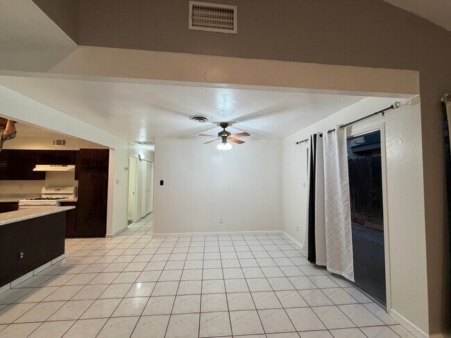 Photo - Move in ready 3 Bd 2BA home in upper NE Bakersfield