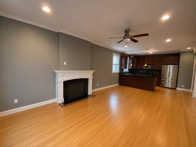 Photo - 2038 W Iowa St Unit 2W