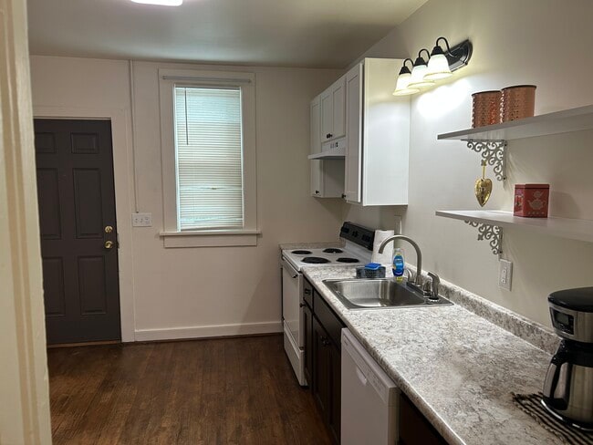 190 Hudson Ave Unit C