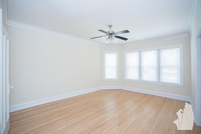 5208 N Leavitt St Unit 2