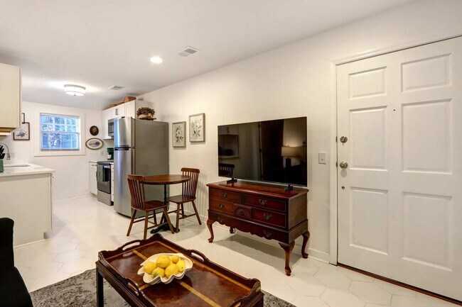 Photo - 306 E Victory Dr Unit ID1369219P