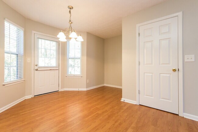 Photo - 126 Springbottom Dr SE