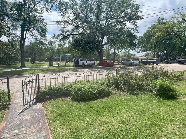 Photo - Beautiful Home on Esplanade across from Go...