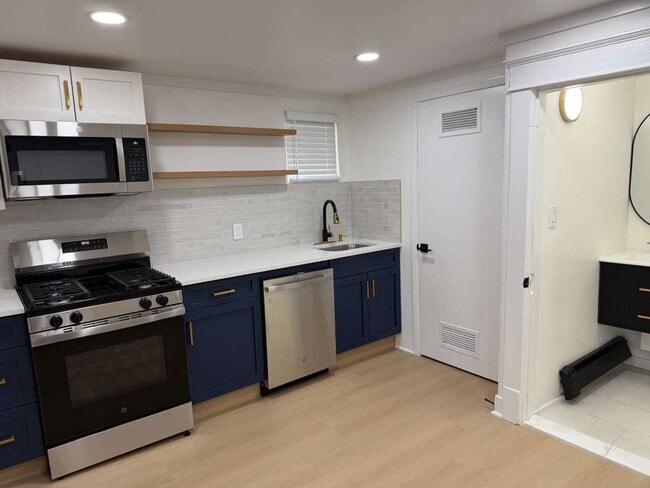 Photo - 1 bed/1.5 bath * Great Apt For RWJMS/Rutgers * Students Walk to New Brunswick/Highland Park Night...