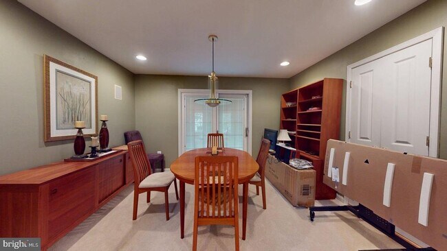 Photo - 5803 Hall St