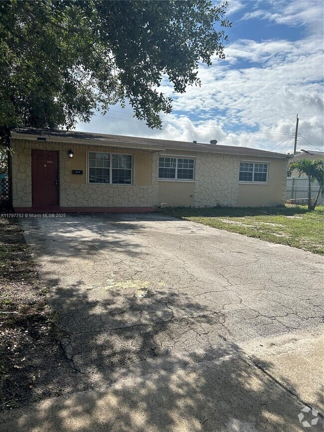 Building Photo - 1221 N 72nd Ave Rental