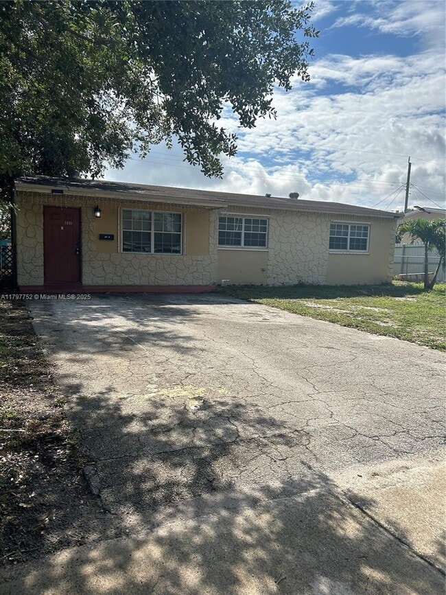 Photo - 1221 N 72nd Ave Casa