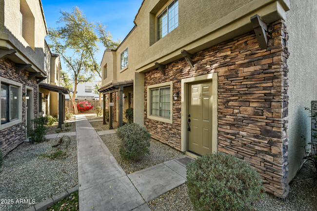 Photo - 2249 W Morten Ave Townhome