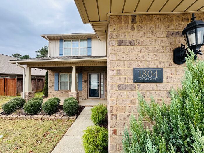 Photo - Amazing Square Footage & Location-with a FENCED YARD