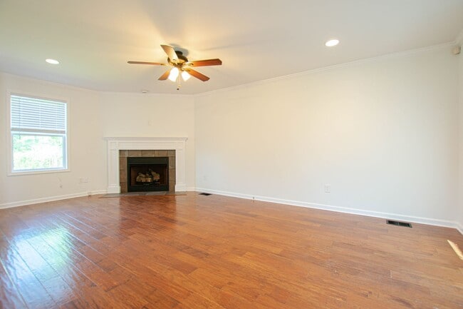 Photo - Pet Friendly Three Bedroom!