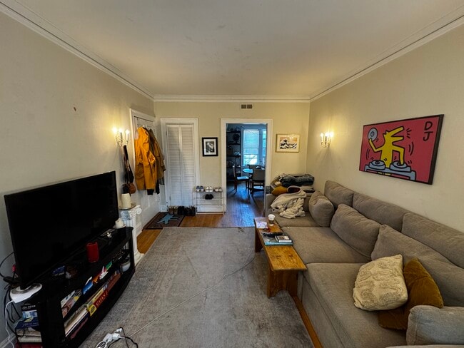 Building Photo - 3704 N Hoyne Ave Unit 09-2 Rental