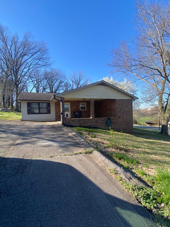 Photo - 1806 E Spring St