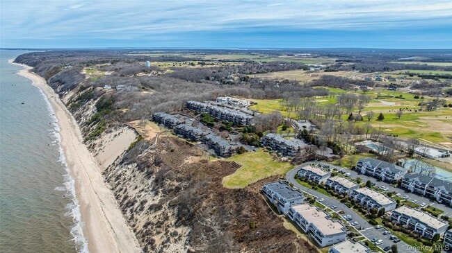 Photo - 801 Bluffs Dr N