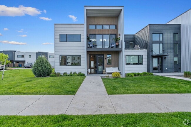 Building Photo - Modern Luxury in this end unit Blondie Condo