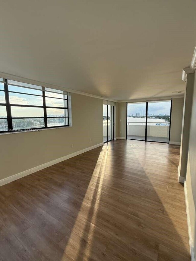 Photo - 6820 Indian Creek Dr Unidad 7E