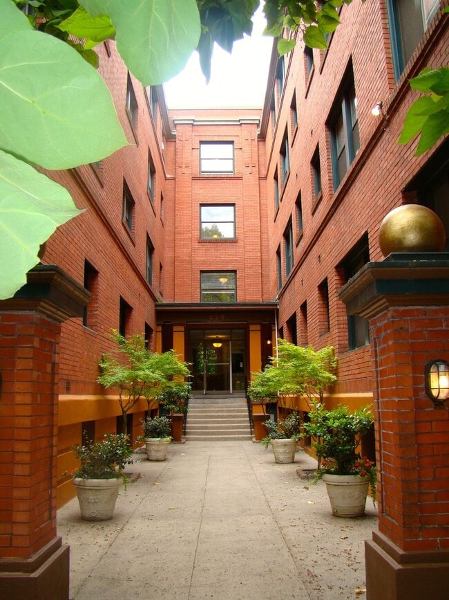 Wellesley Court Apartments