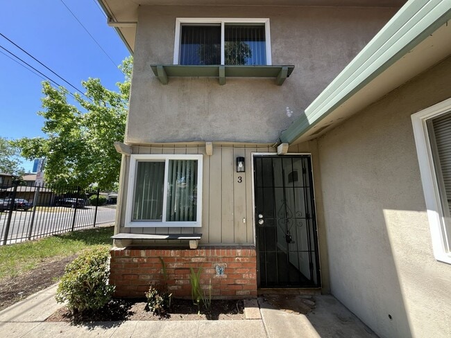 Photo - 2 BEDROOM 1 BATH AVAILABLE FOR MOVE IN TOMORROW! Unit #3