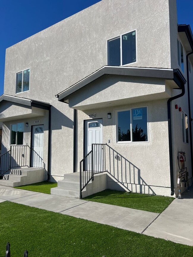 Building Photo - 409 E 99th St Unit #409 1/2 Rental