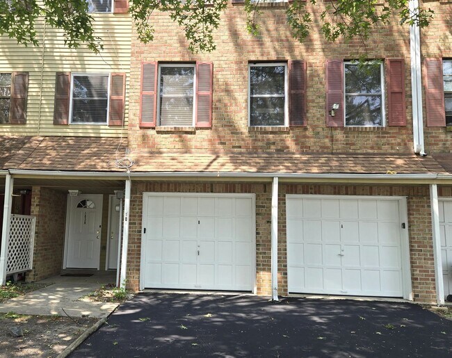 Building Photo - 103 Chaucer Rd Unit B Rental