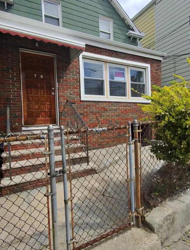 Building Photo - 76 Greenville Ave Unit 1st Floor