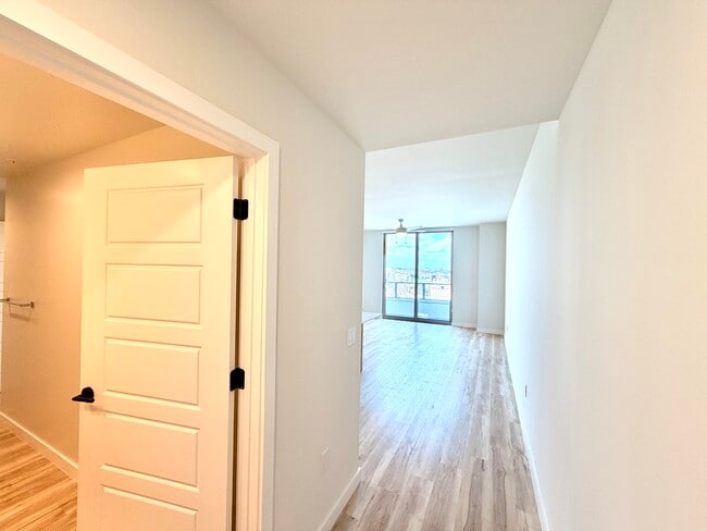 Photo - 452 SW 2nd St Unidad 13