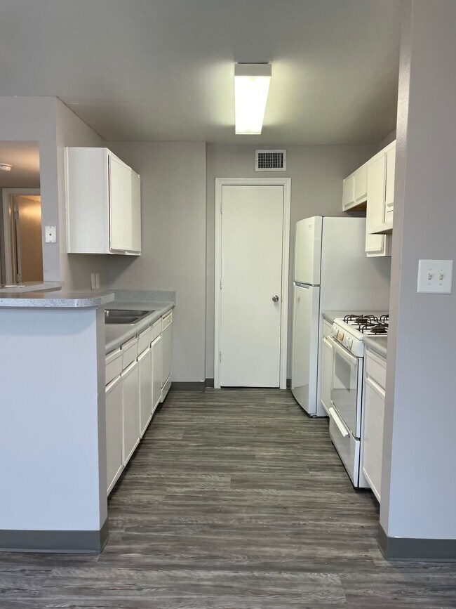 El Pueblo Dorado Apartments