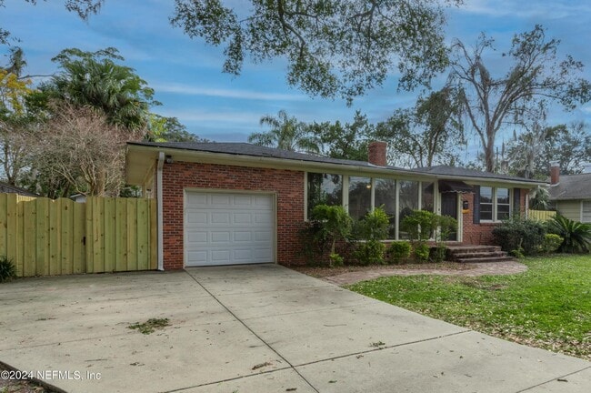 Photo - 4343 Pinewood Ave