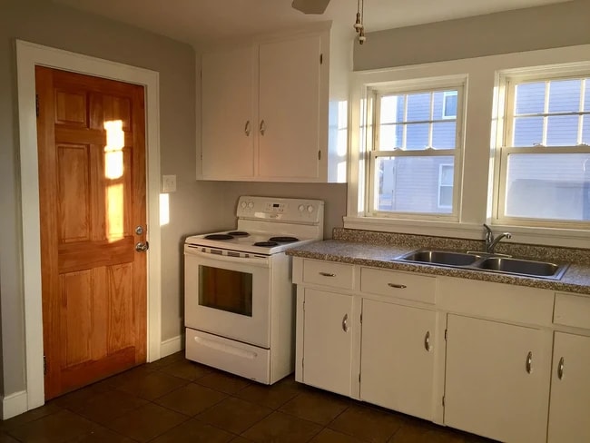 Photo - 144 S Maple St Unit First foor