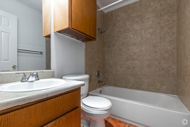 1BR, 1BA - 550SF - Bathroom