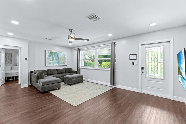 Photo - 1800 NE 28th Ave