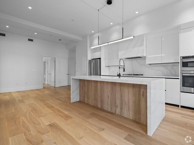 Building Photo - 12 Deer St Unit 1 Rental