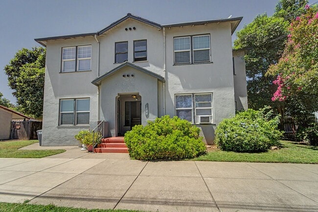 Building Photo - 1024 D St Unit 3