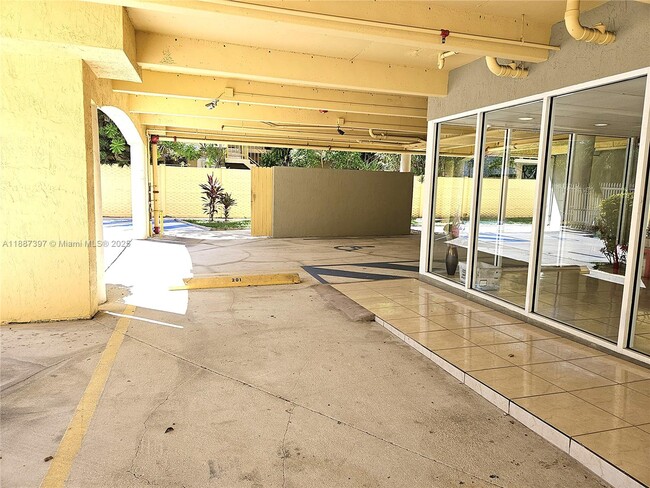 Photo - 437 SW 7th St Unidad 201