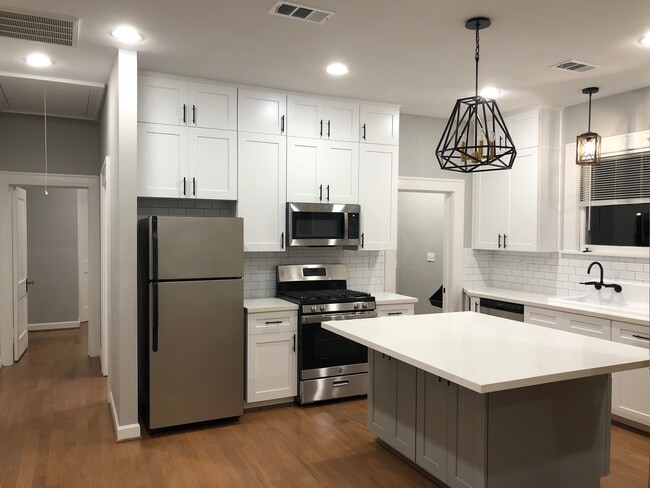 kitchen view with appliances - 1742 W Main St Unit 1742