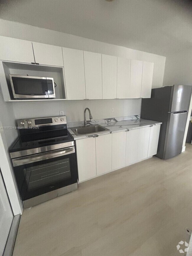 Building Photo - 600 NE 142nd St Unit 16 Rental