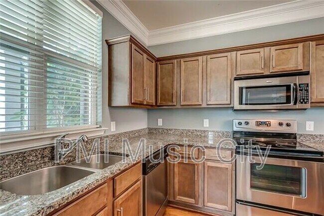 Photo - 2324 Knowles Ave
