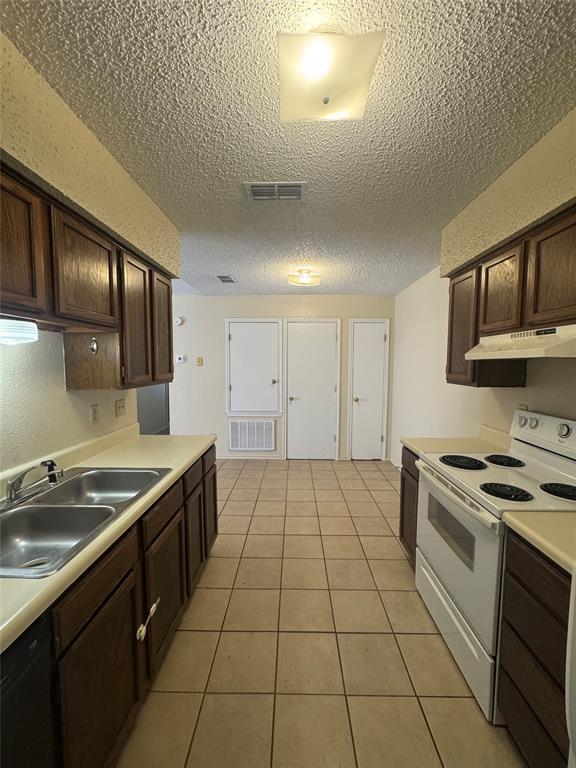 Photo - 405 Whitetail Dr