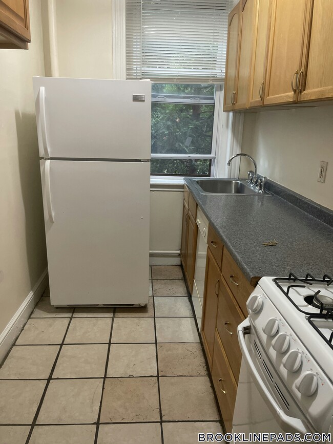 360 Riverway Unit 4