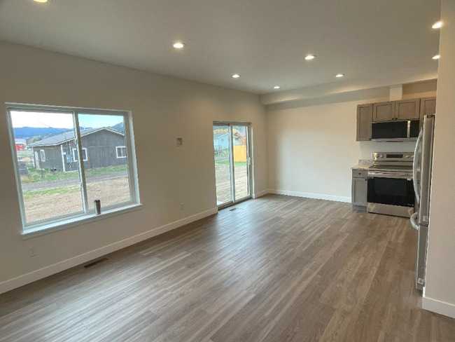 Photo - 502 E 2nd Ave