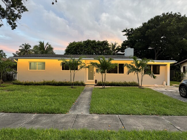 Building Photo - 8560 SW 126th Terrace