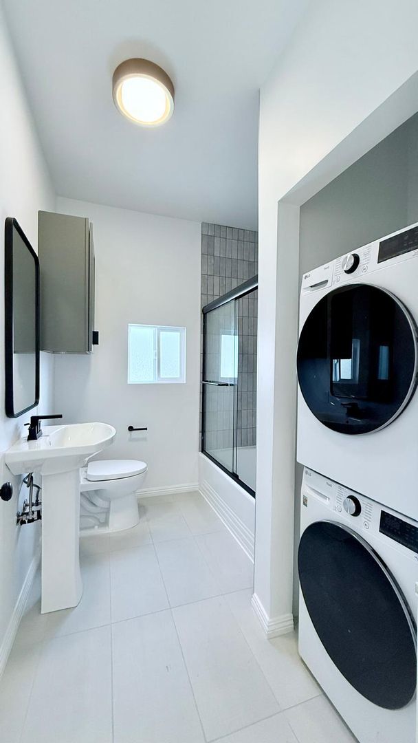 Building Photo - (73) The Maisel Manor