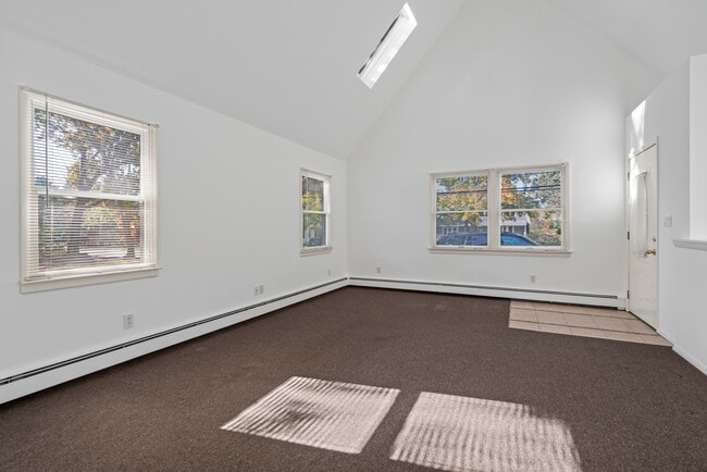 Photo - 319 Elwood Rd