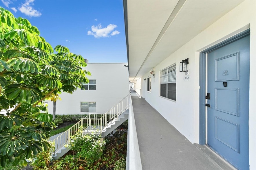 Photo - 279 Normandy Ln