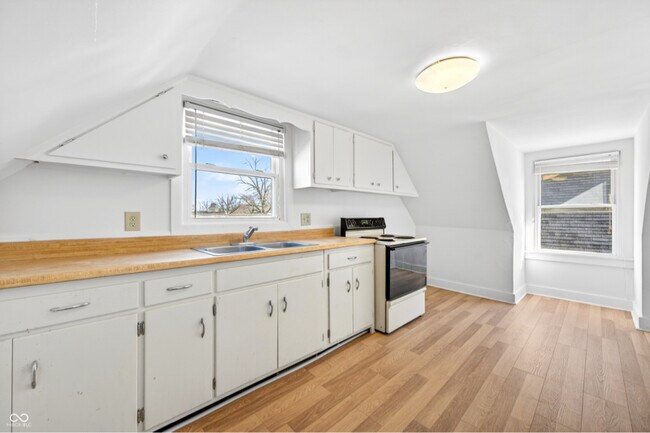 Photo - 930 7th St Unit B