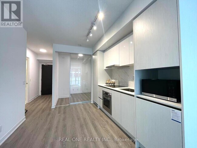 Photo - 180 Front St E Unité 711