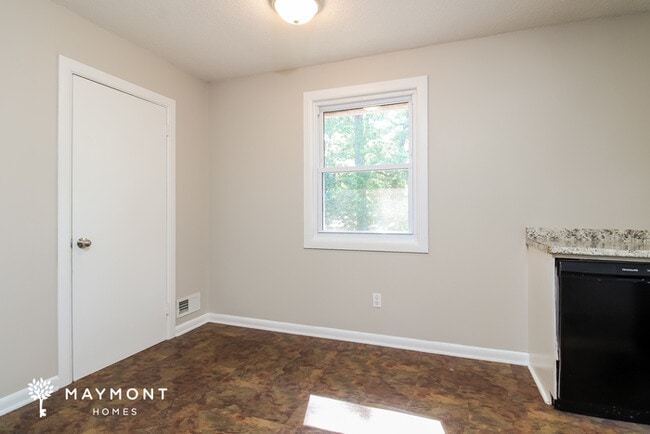 Photo - 1633 Overhill Rd