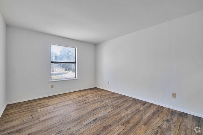 1BR, 1BA - 500SF - Living/Dining Room