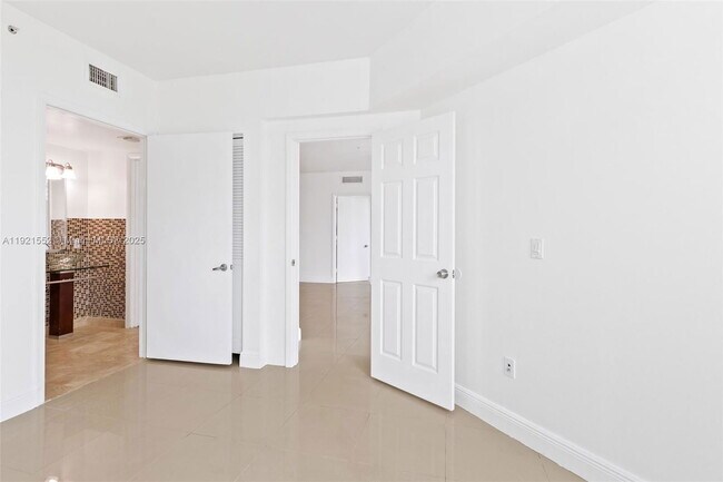 Photo - 350 S Miami Ave Unidad 18