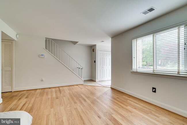 Photo - 11016 Saffold Way